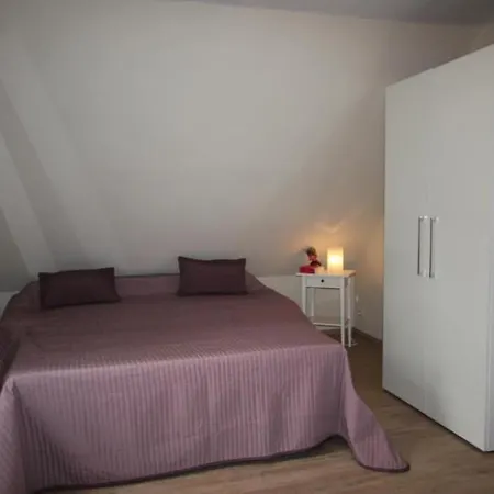 펜션 H1 - Traumhaftes Ferienhaus Mit Seeblick & Schoener Terrasse In Roebel/mueritz Marienfelde