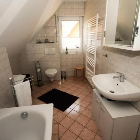 펜션 H1 - Traumhaftes Ferienhaus Mit Seeblick & Schoener Terrasse In Roebel/mueritz *