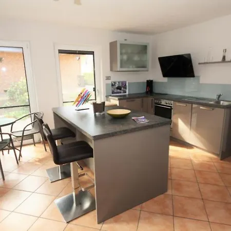 펜션 H1 - Traumhaftes Ferienhaus Mit Seeblick & Schoener Terrasse In Roebel/mueritz *