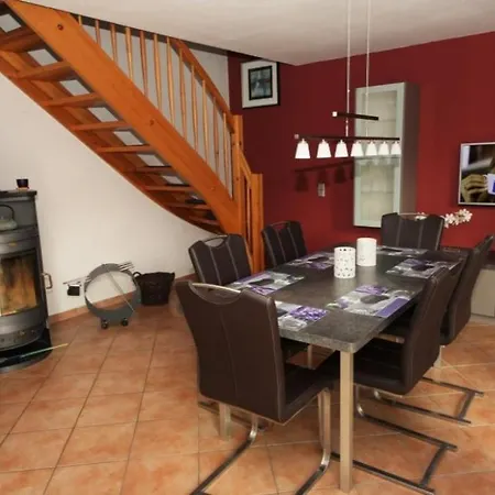 H1 - Traumhaftes Ferienhaus Mit Seeblick & Schoener Terrasse In Roebel/mueritz 펜션