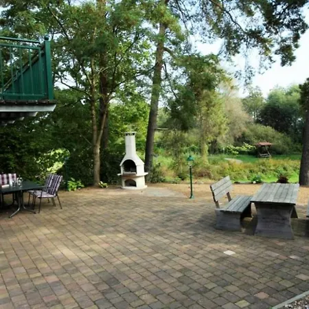 펜션 H1 - Traumhaftes Ferienhaus Mit Seeblick & Schoener Terrasse In Roebel/mueritz