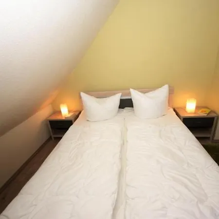 펜션 H1 - Traumhaftes Ferienhaus Mit Seeblick & Schoener Terrasse In Roebel/mueritz